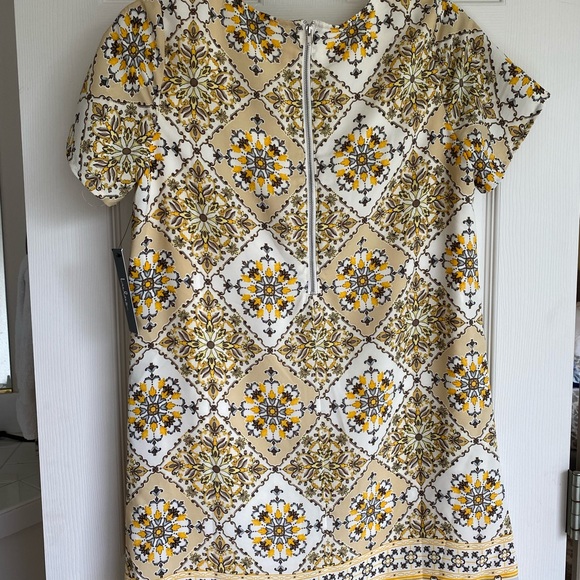 Dandy lion yellow print shift dress - Picture 4 of 8
